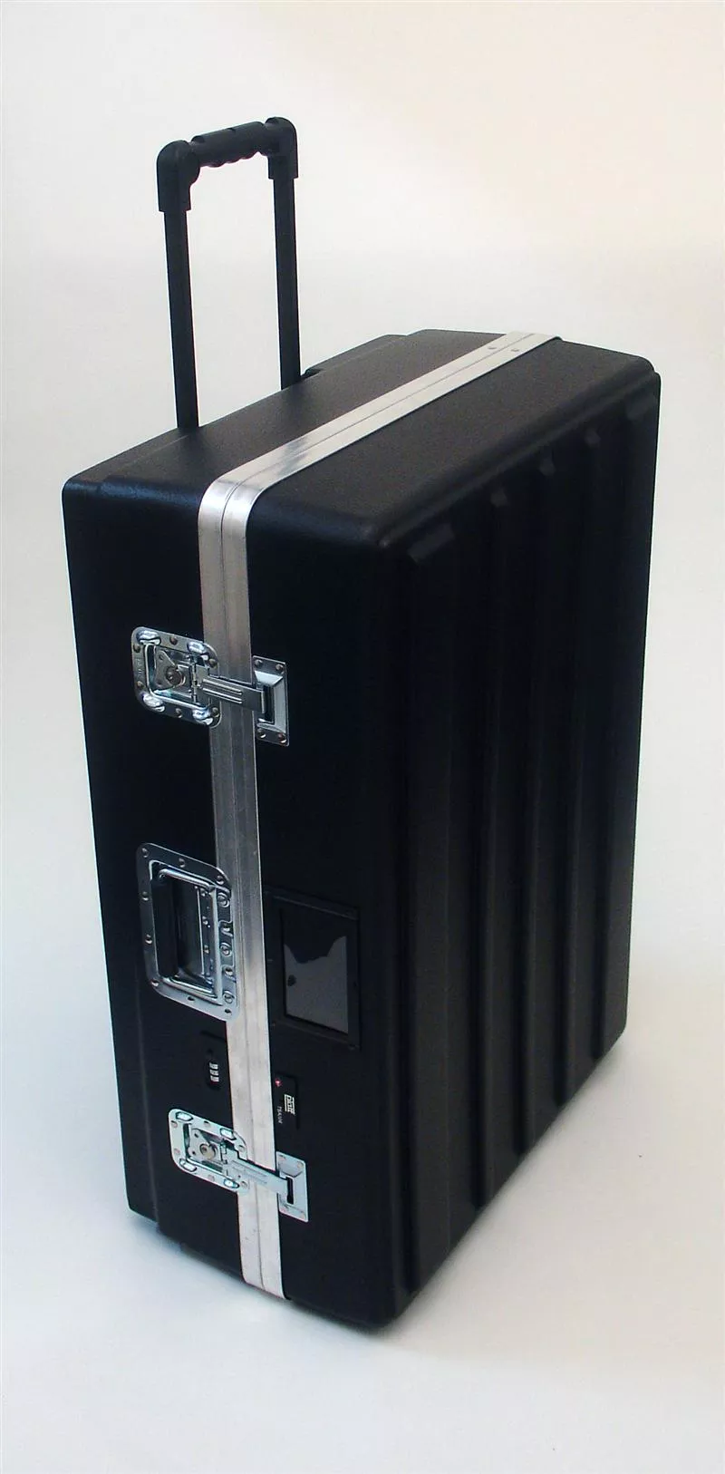 322211AH HEAVY-DUTY ATA CASE WITH WHEELS AND TELESCOPING HANDLE