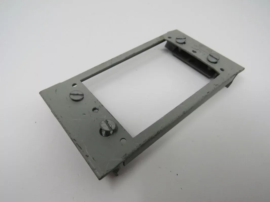 Wiremold Raceway External Device Cover Plate 5in x 2.75in x 1in 5007C-1 — Used