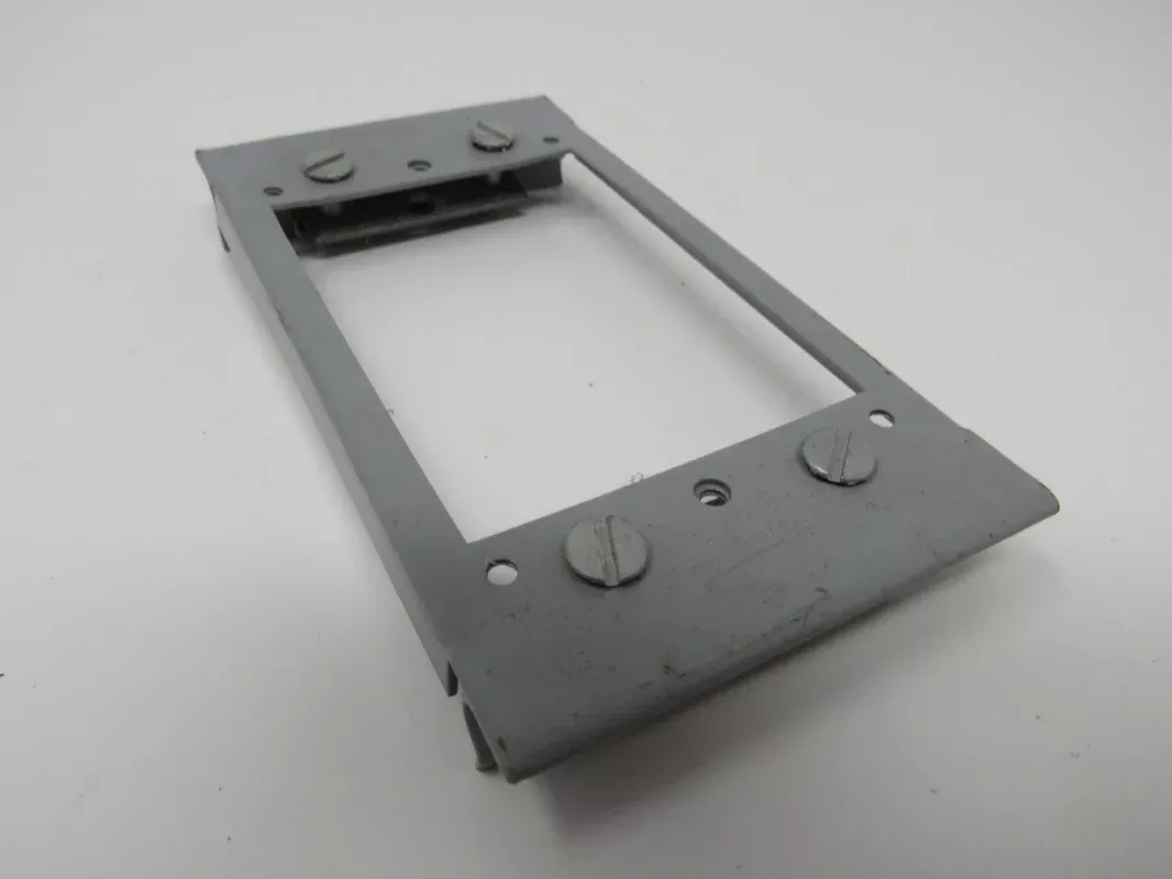 Wiremold Raceway External Device Cover Plate 5in x 3in 5007C-1 Zinc Galvanized — Used
