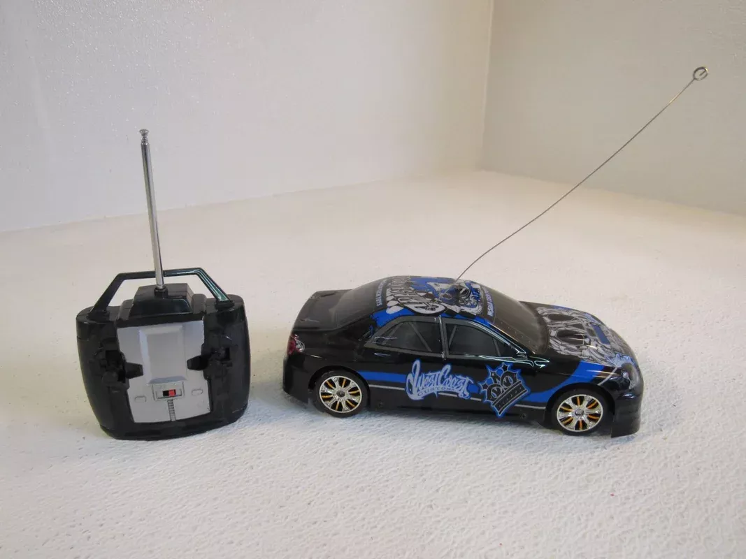 World Tech Toys West Coast Customs Extreme Riders Remote Control Car — Used
